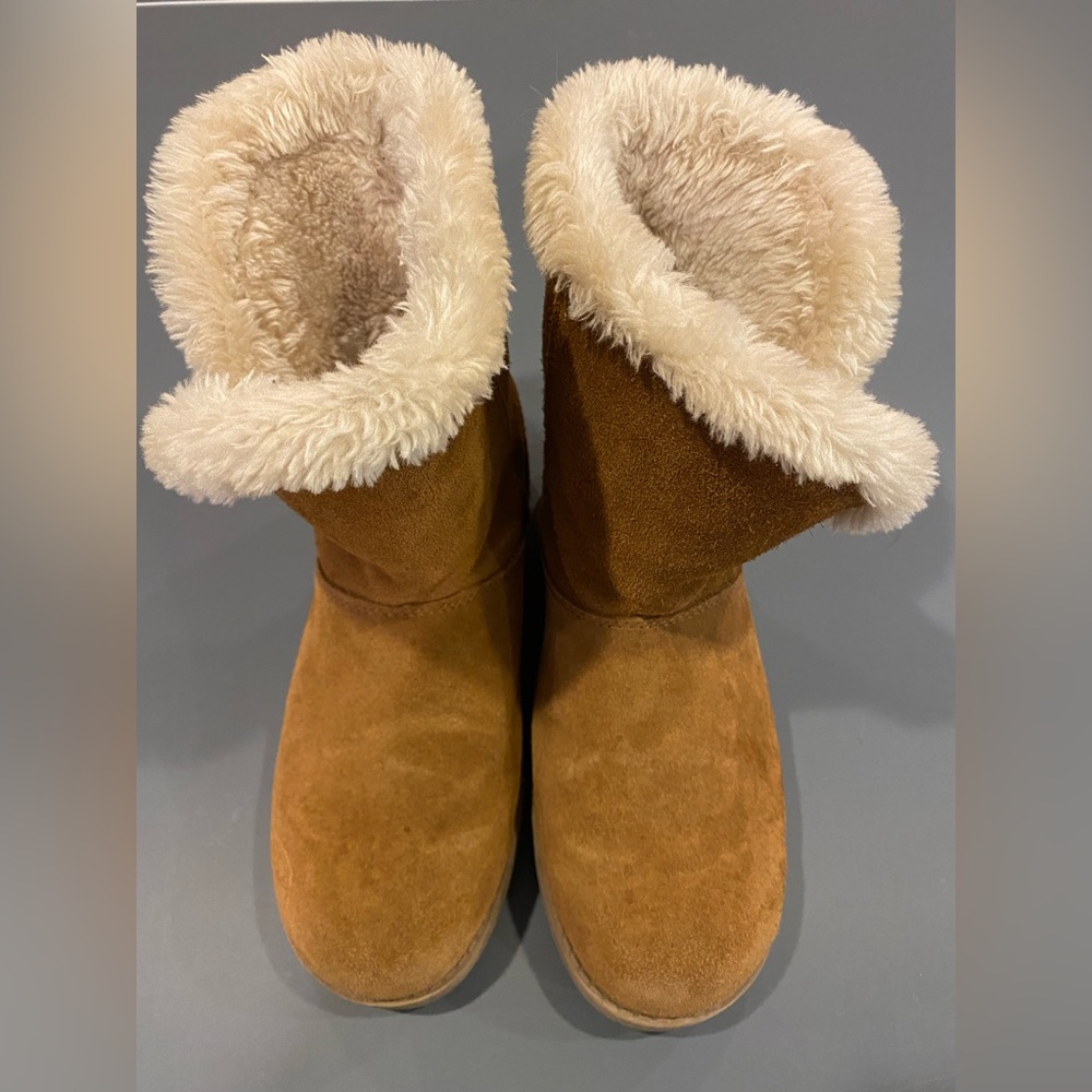 Universal Threads fur boots size 7 - tan